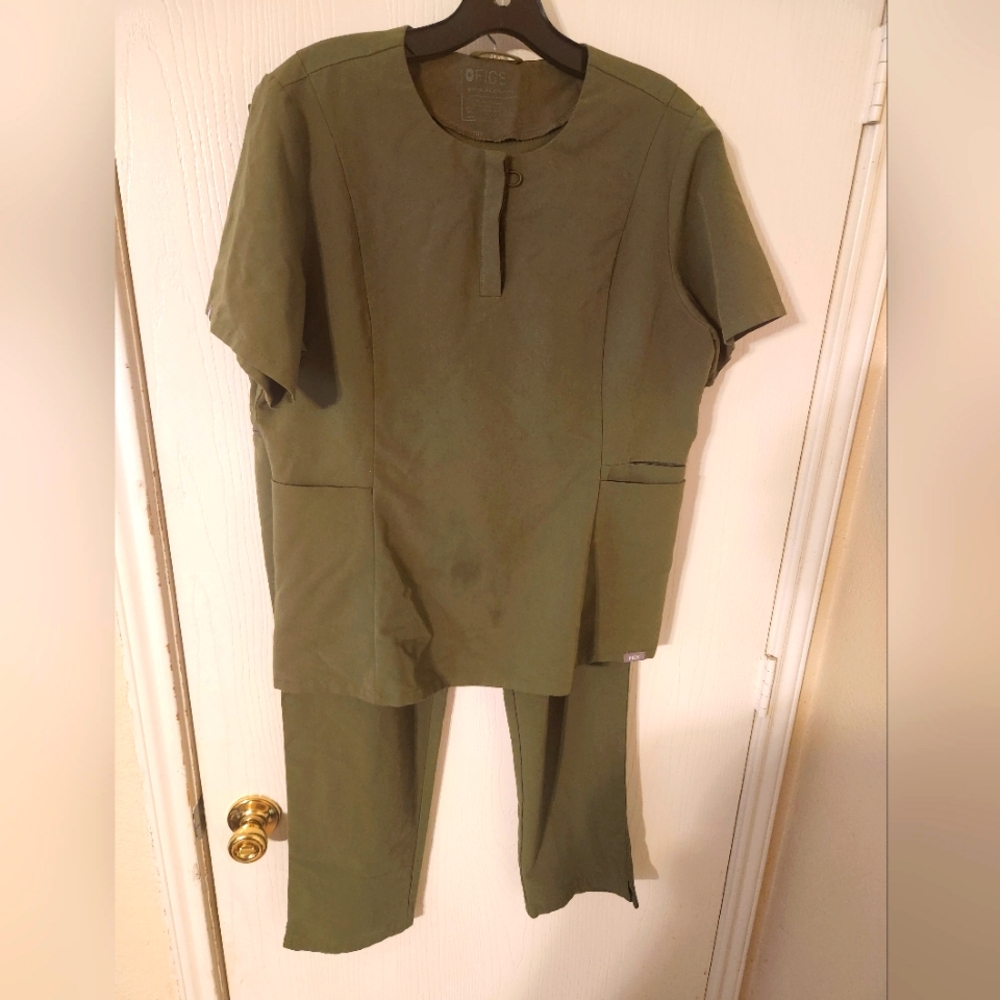 Figs Scrubs Moss Green Size Large